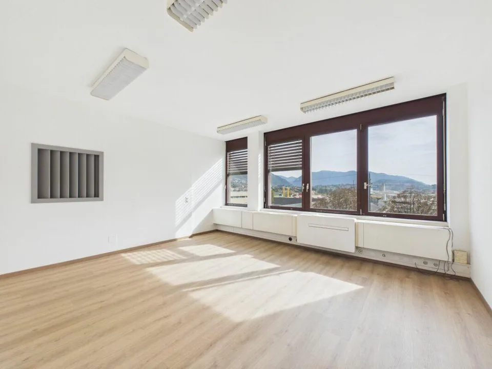 Büro im 6. Stock mit privatem Balkon – Foto 3 von 12