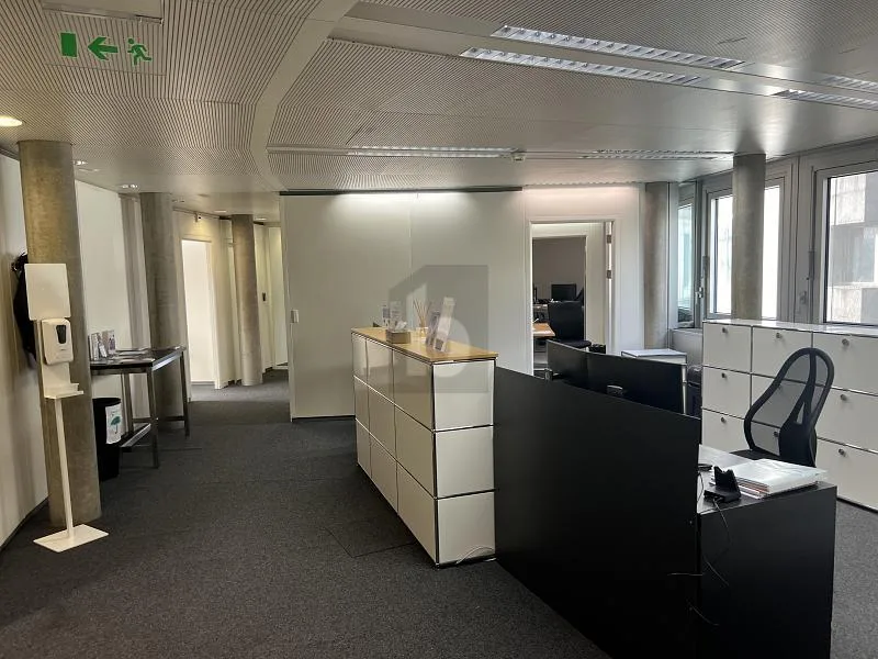 BUREAUX LUMINEUX SUR LA PLACE CHAUDERON ! – Foto 2 von 6