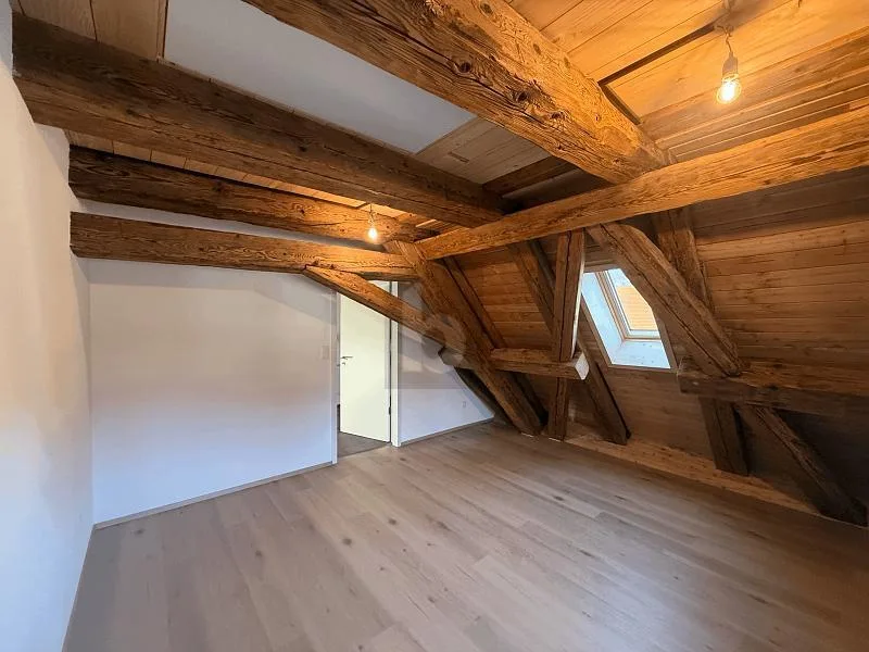 HOCHWERTIG RENOVIERT MIT SICHTBALKON! – Foto 4 von 6