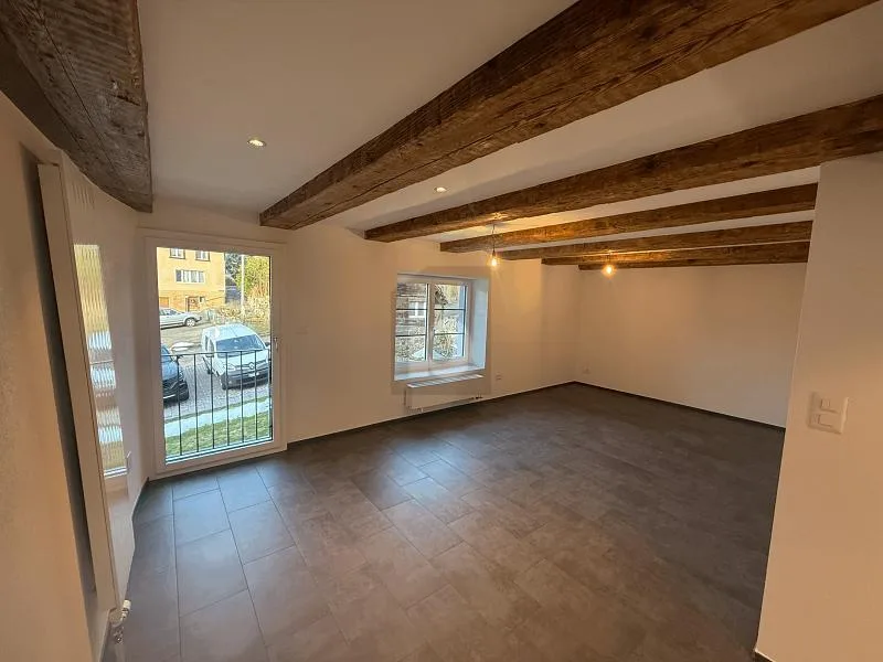 HOCHWERTIG RENOVIERT MIT SICHTBALKON! – Foto 2 von 6