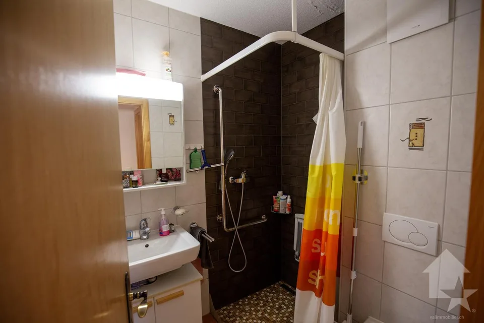 Appartement 4.5 pièces avec box situé à Châteauneuf-Conthey – Foto 13 von 25