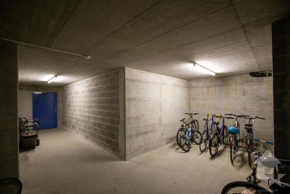Appartement 4.5 pièces avec box situé à Châteauneuf-Conthey – Foto 24 von 25