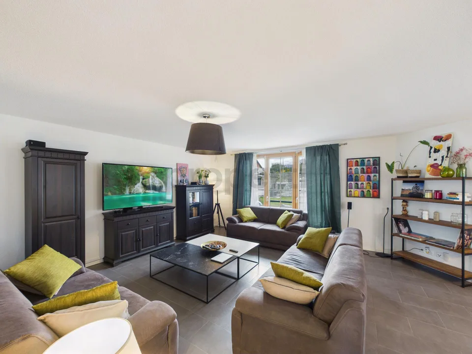 Atemberaubende Aussicht, Großer Garten mit Pizzaofen, Fußbodenheizung, Keller & Idyllischer Familienrahmen! – Foto 15 von 26