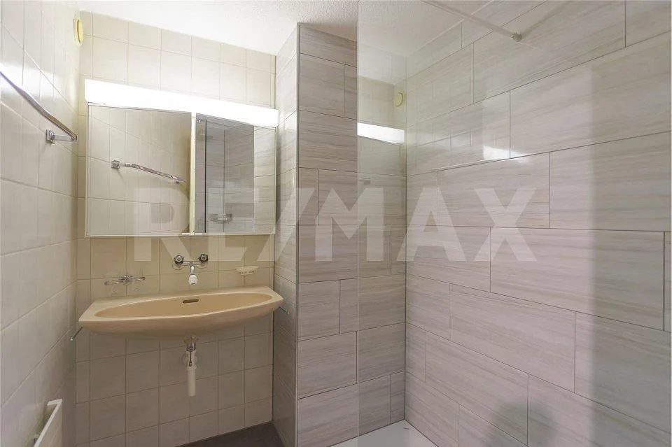 praktische, zentrale, 2½-Zimmer-Gartenwohnung – photo 6 sur 10