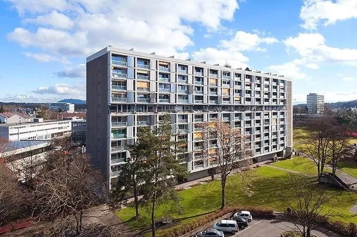 Mehrere Einstellhallenplätze à je CHF 100.00 zu vermieten – Foto 2 von 3