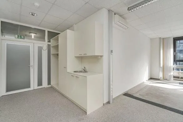 Freie Gewerbefläche von 64 m2 – photo 5 of 5