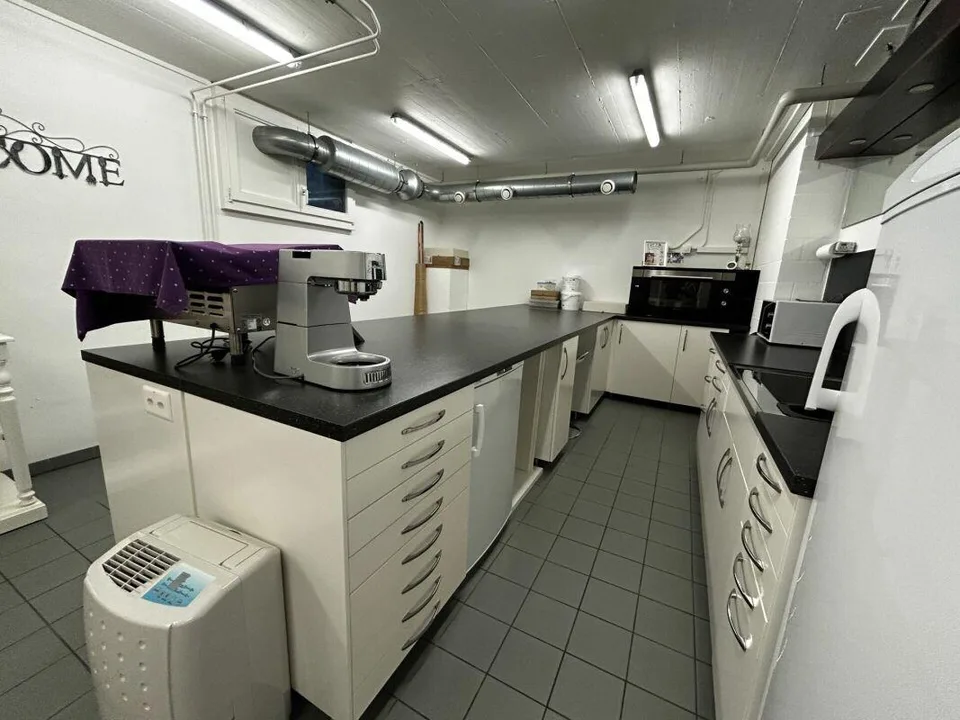 Atelier / Salle de loisirs confortable – photo 3 sur 4
