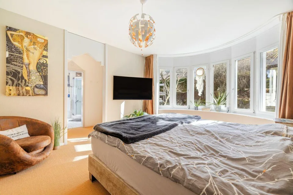 Repräsentative und einmalige Villa an Top-Wohnlage mit attraktiver Seesicht und Einliegerwohnung – Foto 11 von 30