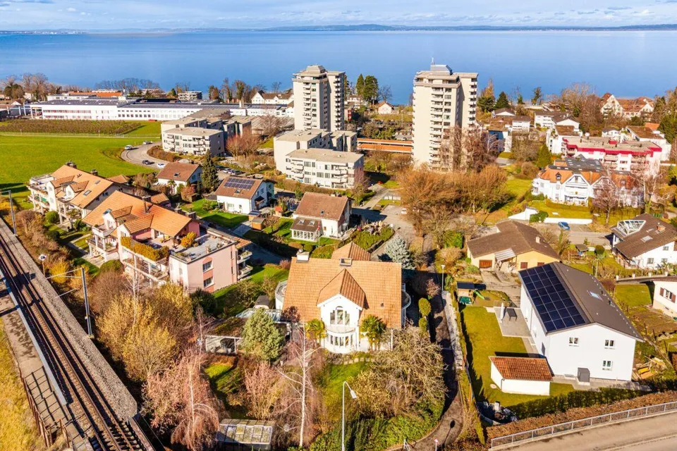 Repräsentative und einmalige Villa an Top-Wohnlage mit attraktiver Seesicht und Einliegerwohnung – Foto 17 von 30
