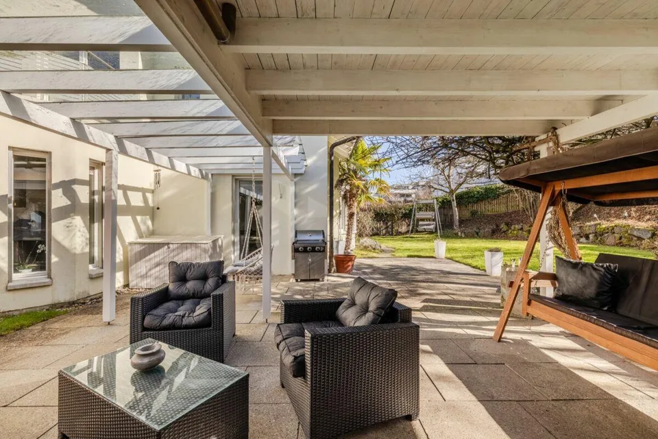 Repräsentative und einmalige Villa an Top-Wohnlage mit attraktiver Seesicht und Einliegerwohnung – Foto 25 von 30