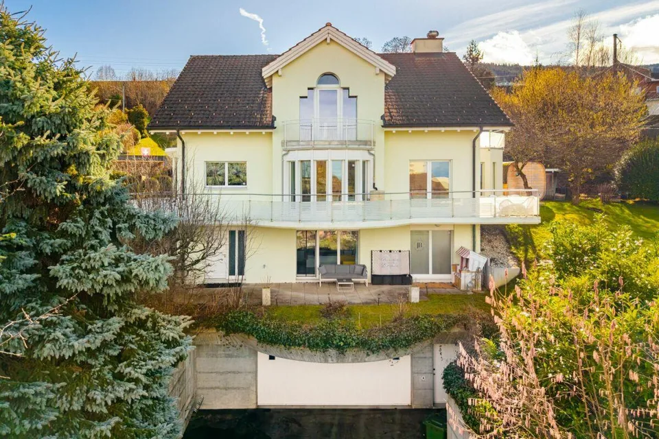 Repräsentative und einmalige Villa an Top-Wohnlage mit attraktiver Seesicht und Einliegerwohnung – Foto 3 von 30