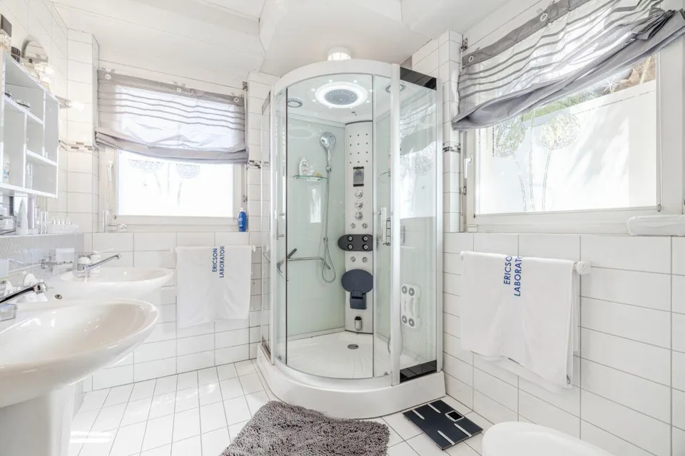 Repräsentative und einmalige Villa an Top-Wohnlage mit attraktiver Seesicht und Einliegerwohnung – Foto 28 von 30