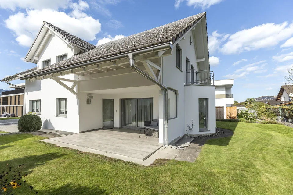 Grosszügiges Einfamilienhaus mit schönem Garten an sonniger Lage – photo 4 of 14
