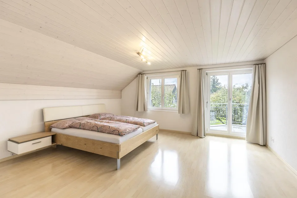 Grosszügiges Einfamilienhaus mit schönem Garten an sonniger Lage – photo 10 of 14