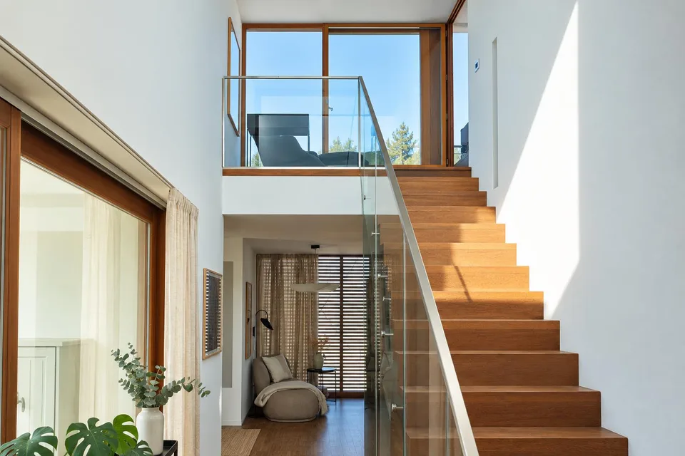 Villa d'architecte moderne avec vue à couper le souffle – photo 2 sur 6