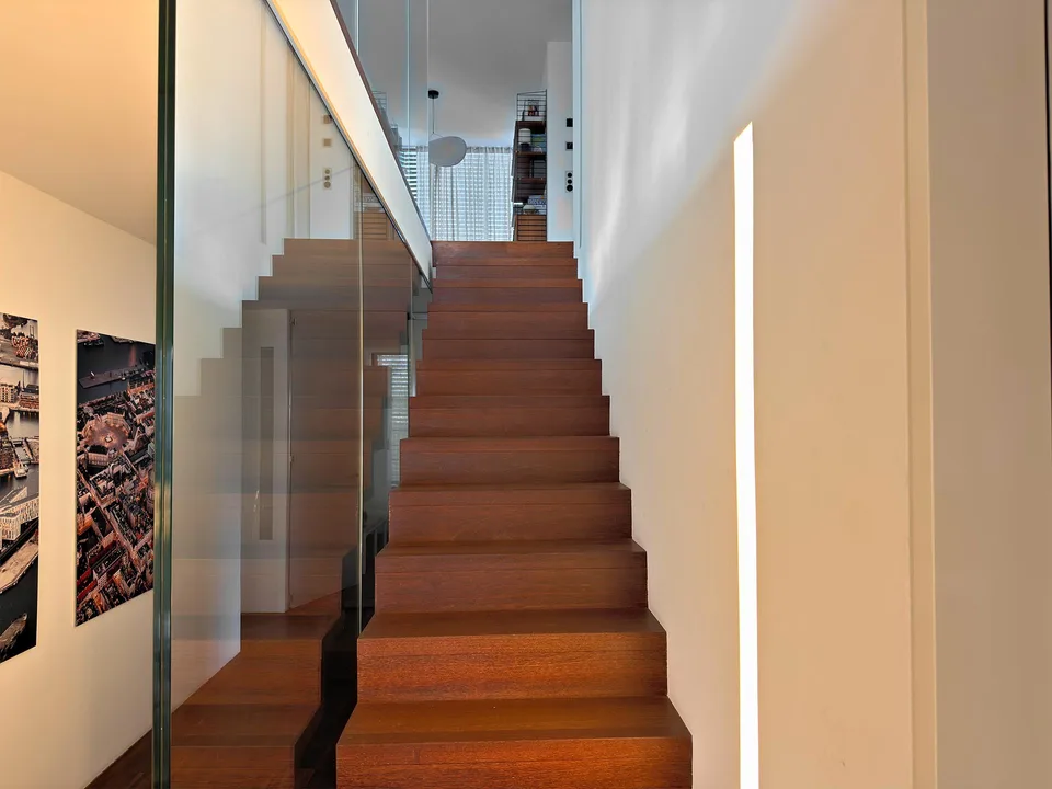 Villa d'architecte moderne avec vue à couper le souffle – photo 4 sur 6