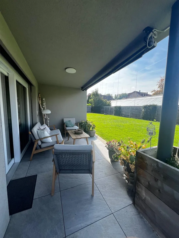 Moderne 3.5-Zimmer-Gartenwohnung mit gedecktem Sitzplatz – foto 9 di 9