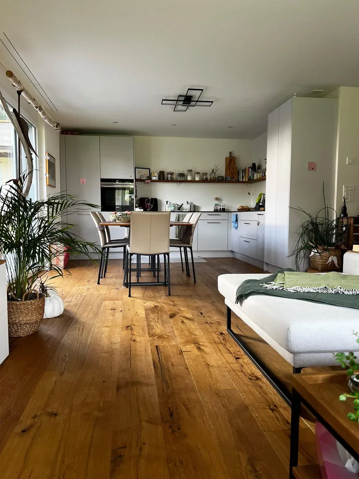 Moderne 3.5-Zimmer-Gartenwohnung mit gedecktem Sitzplatz – foto 4 di 9