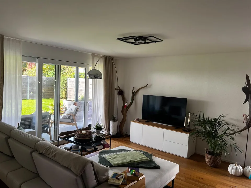 Moderne 3.5-Zimmer-Gartenwohnung mit gedecktem Sitzplatz – foto 5 di 9