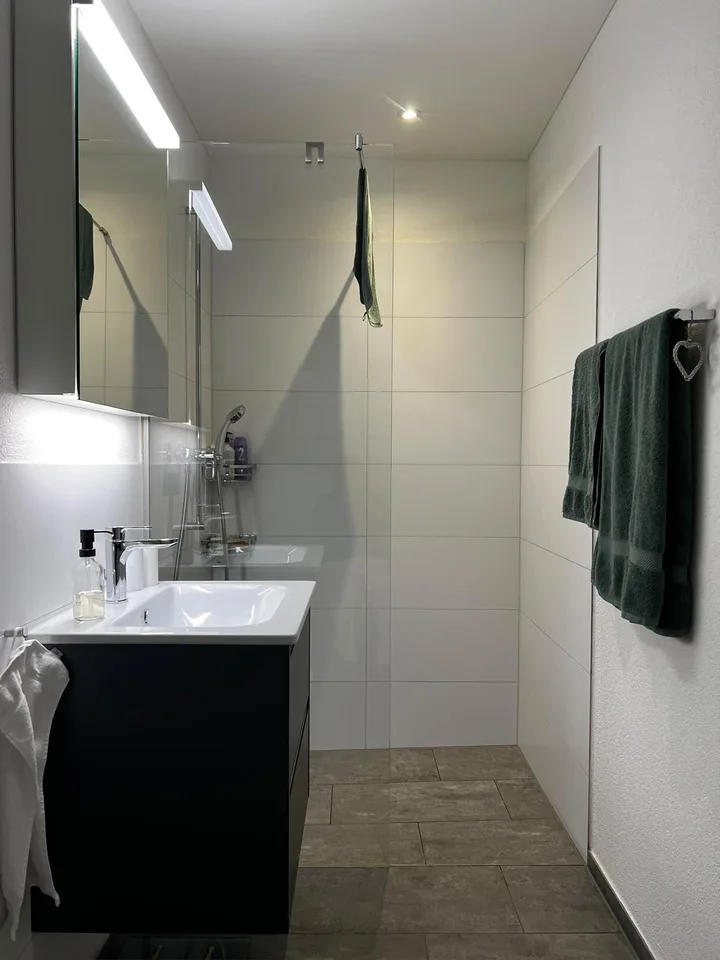 Moderne 3.5-Zimmer-Gartenwohnung mit gedecktem Sitzplatz – foto 8 di 9