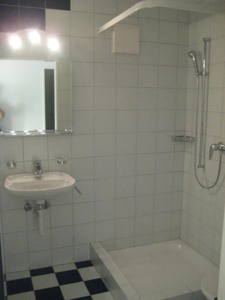 grosszügige 4.5-Zimmer-Wohnung inkl. Garagenbox + Abstellplatz – Foto 9 von 11