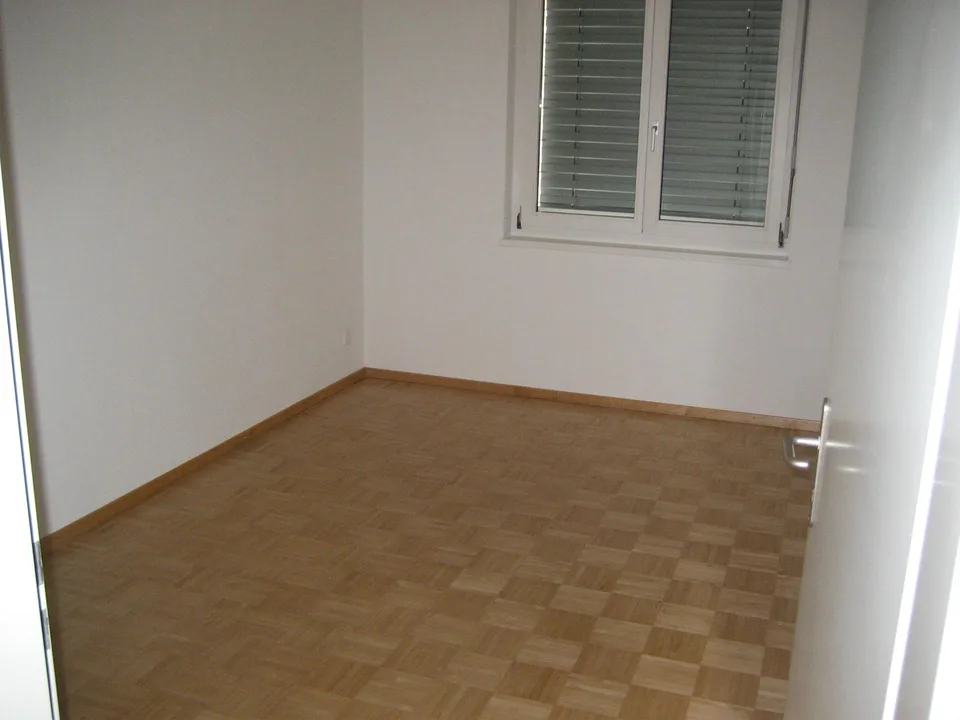 grosszügige 4.5-Zimmer-Wohnung inkl. Garagenbox + Abstellplatz – Foto 11 von 11