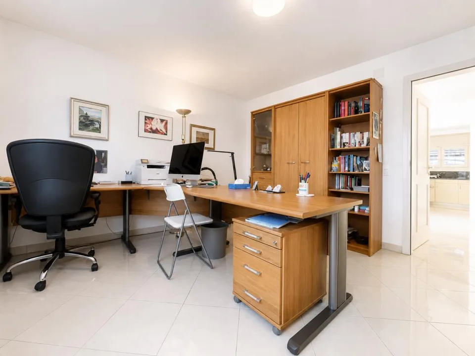 Stupenda villa con 2 appartamenti e piscina – Foto 3 von 8