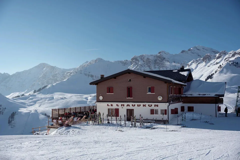 Restaurant avec chambres d'hôtes ski-in-out à Champéry Planachaux – Foto 3 von 5