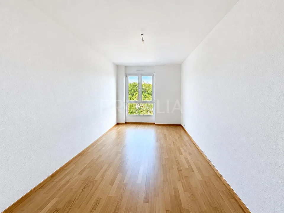 En exclusivité : Appartement de 4 pièces entièrement rénové à Onex – Foto 4 von 6