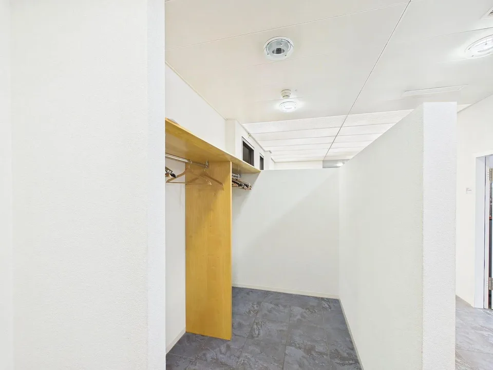 Fully furnished office in Zurich-Oerlikon - approx. 130 m², available immediately – photo 4 of 13