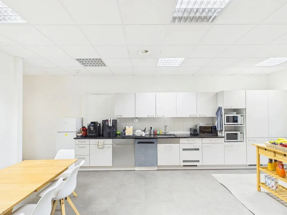 Fully furnished office in Zurich-Oerlikon - approx. 130 m², available immediately – photo 12 of 13