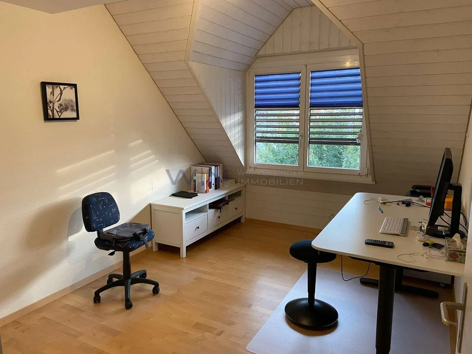 Atrium, Cheminée und zwei Balkone – Foto 7 von 9