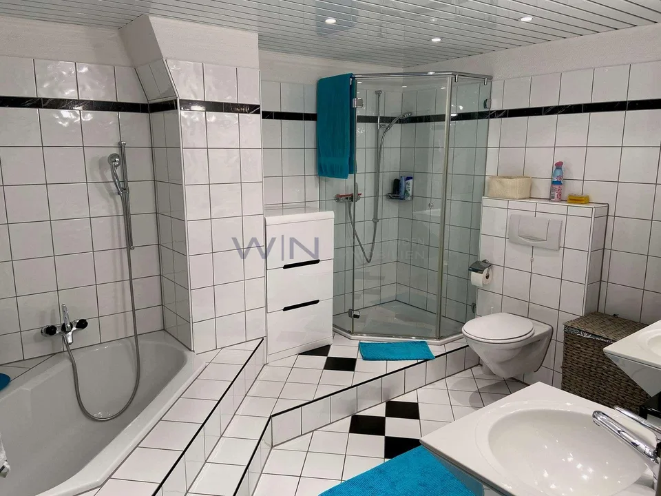 Atrium, Cheminée und zwei Balkone – Foto 9 von 9