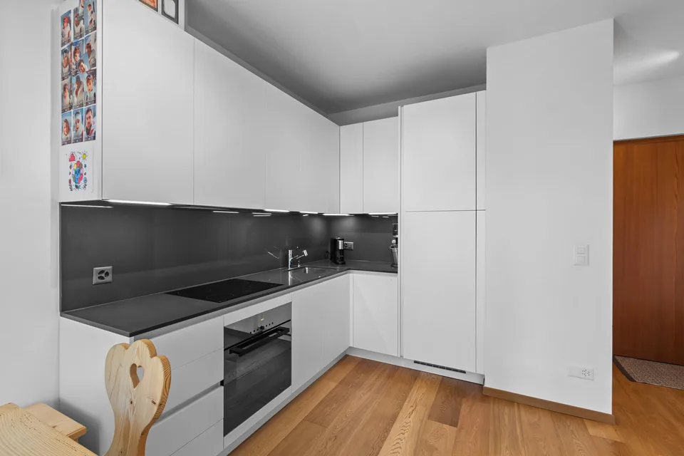 2.5 Zimmerwohnung mit Balkon und grossem Garten – Foto 2 von 10