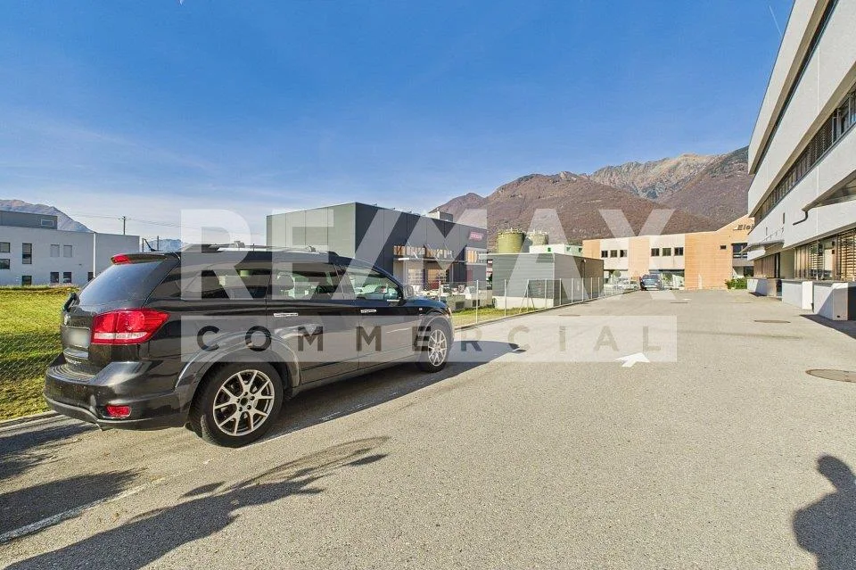 Immobile commerciale con ampia terrazza e vista aperta – Foto 9 von 13