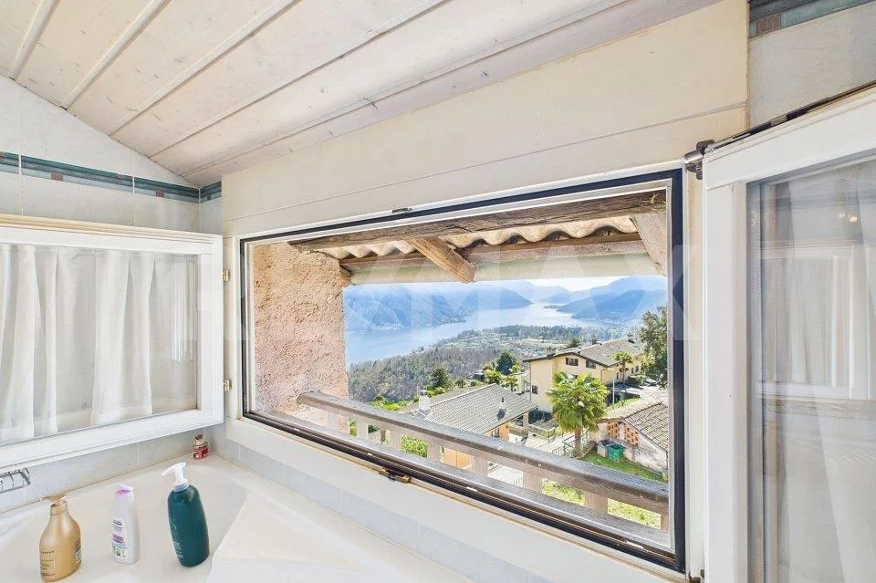 Casa bifamiliare con vista lago eleganza comfort e relax – Foto 8 von 13