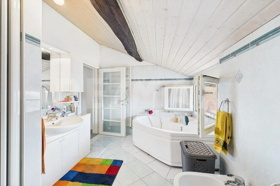 Casa bifamiliare con vista lago eleganza comfort e relax – Foto 7 von 13