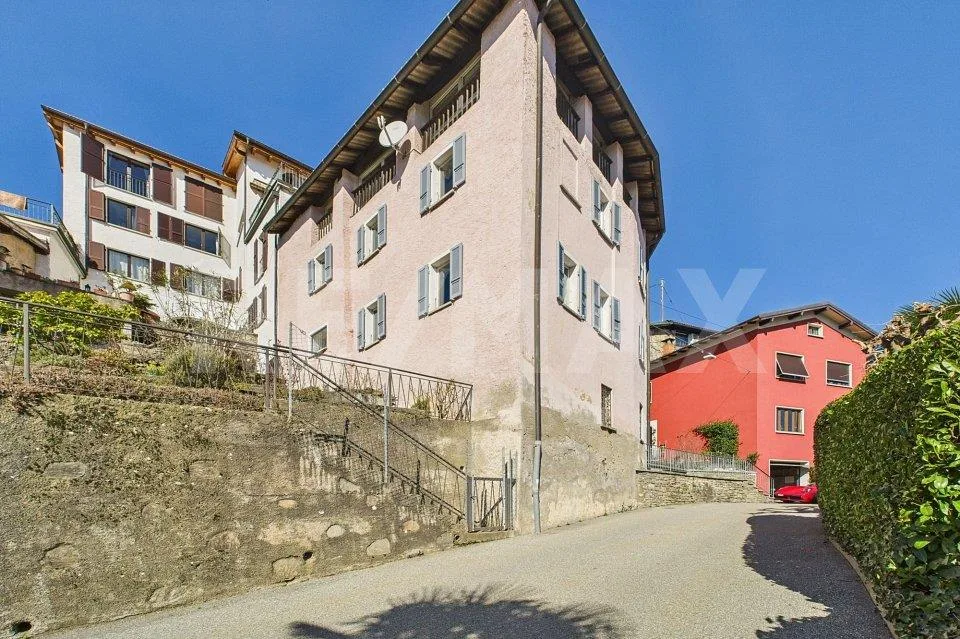 Casa bifamiliare con vista lago eleganza comfort e relax – Foto 11 von 13