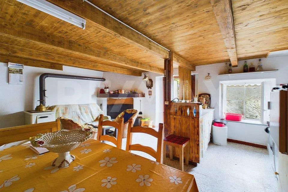 Caloroso e accogliente rustico di montagna con vista sul Lago Maggiore – foto 5 di 13