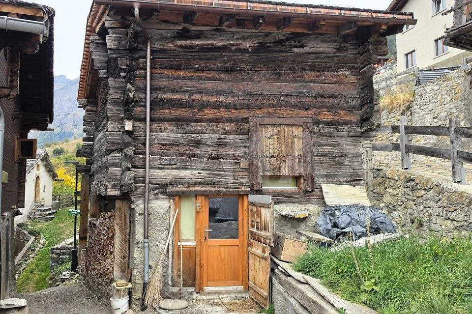 Grange traditionnelle à Albinen – Projet de conversion approuvé avec option de résidence secondaire – photo 5 sur 9