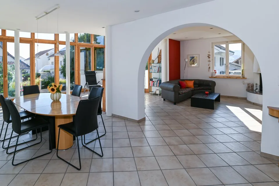 Freistehendes Einfamilienhaus mit gepflegtem Garten an optimaler Lage – Foto 3 von 15