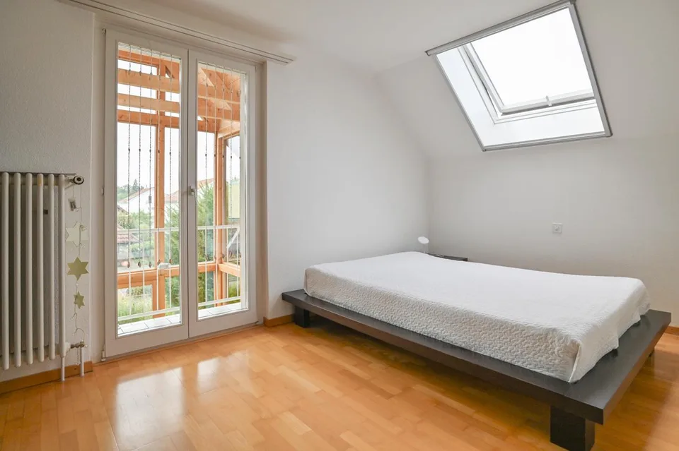 Freistehendes Einfamilienhaus mit gepflegtem Garten an optimaler Lage – Foto 9 von 15