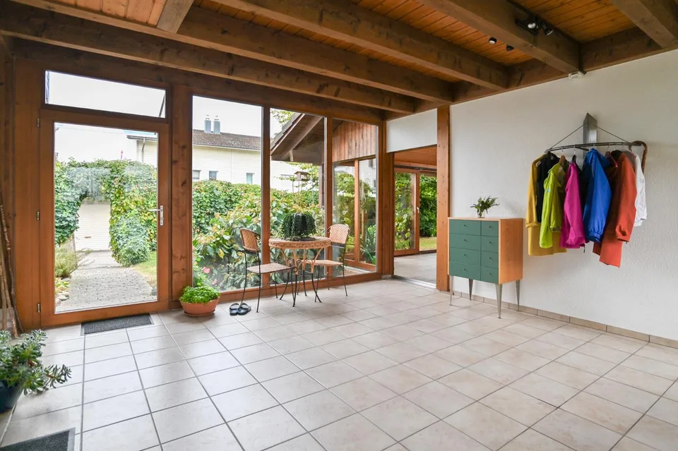 Freistehendes Einfamilienhaus mit gepflegtem Garten an optimaler Lage – Foto 2 von 15