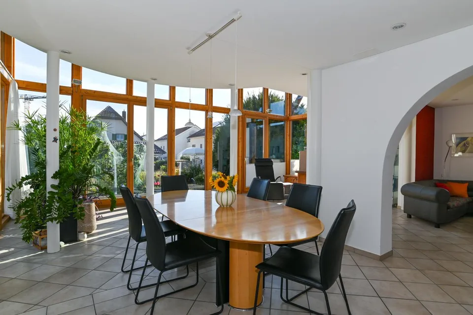 Freistehendes Einfamilienhaus mit gepflegtem Garten an optimaler Lage – Foto 5 von 15