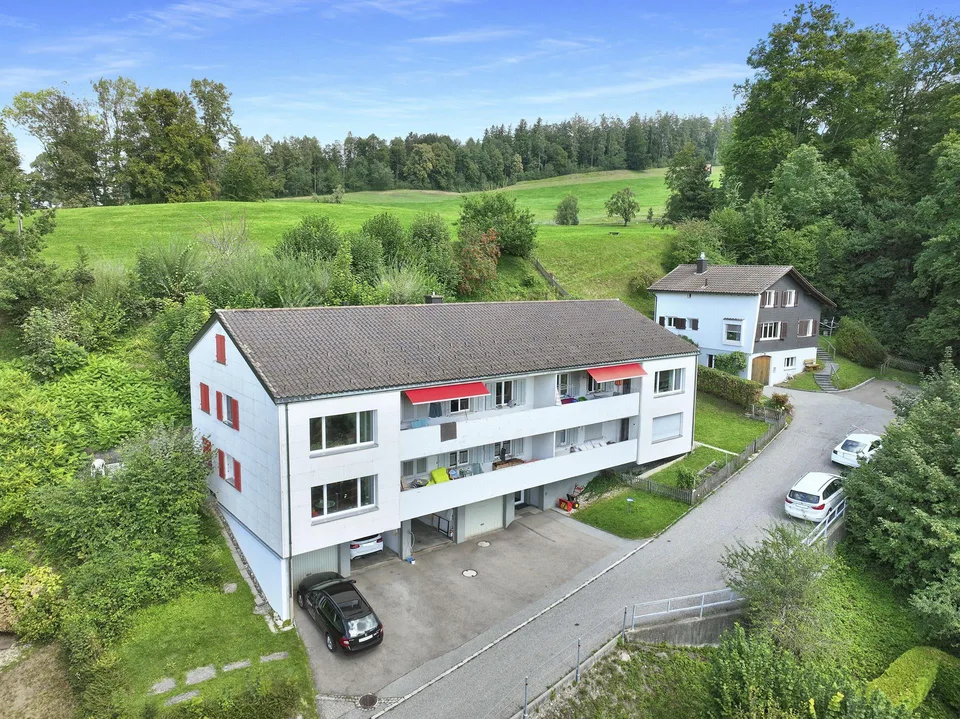 Ruhige 5.5-Zi.-Whg. im Grünen mit Weitsicht, Balkon und Sitzplatz – Foto 7 von 7