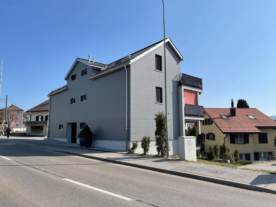 Sonnige neuwertige 2.5 Zimmer Wohnung mit Balkon – Foto 8 von 8