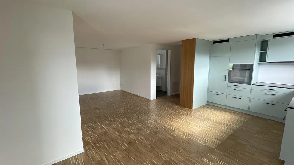 Sonnige neuwertige 2.5 Zimmer Wohnung mit Balkon – Foto 2 von 8