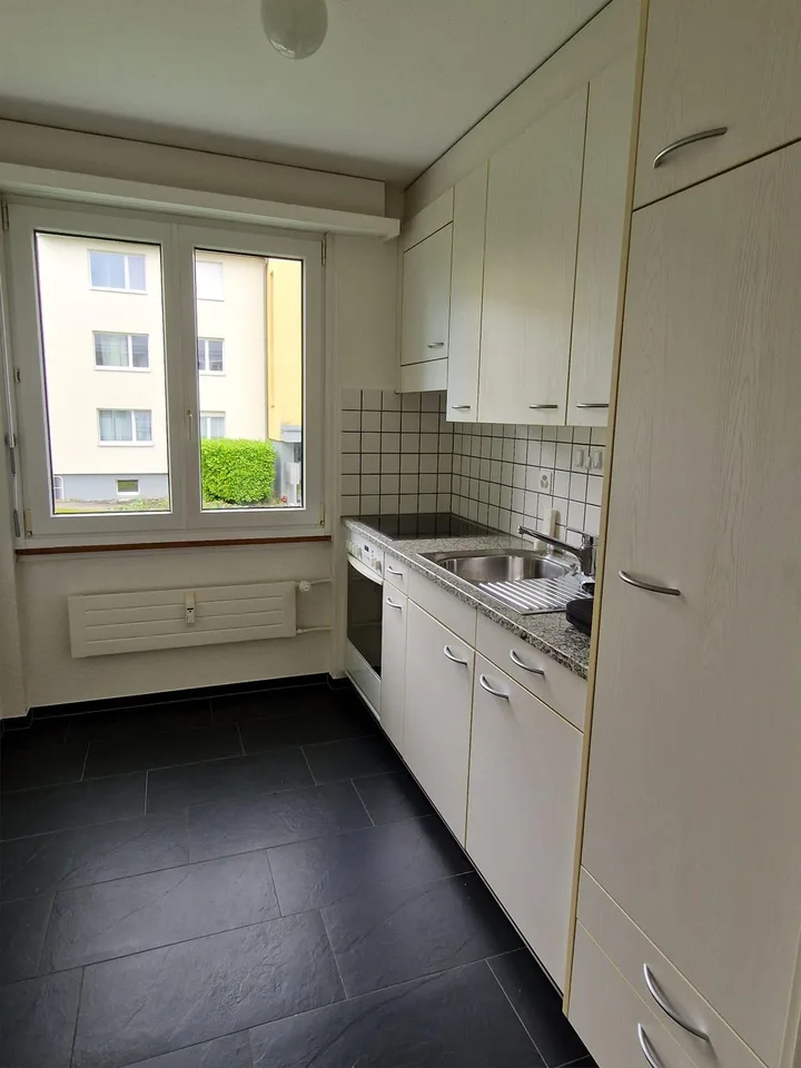 Charmante 3-Zimmer-Wohnung mit Balkon in ruhigem Quartier – Foto 4 von 9