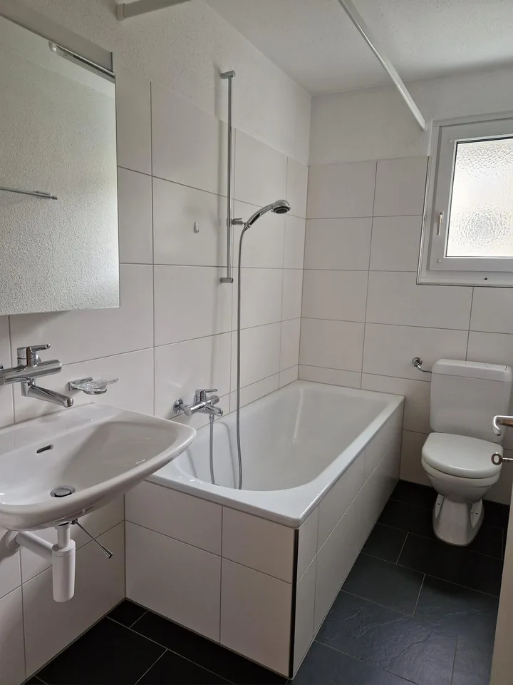 Charmante 3-Zimmer-Wohnung mit Balkon in ruhigem Quartier – Foto 5 von 9