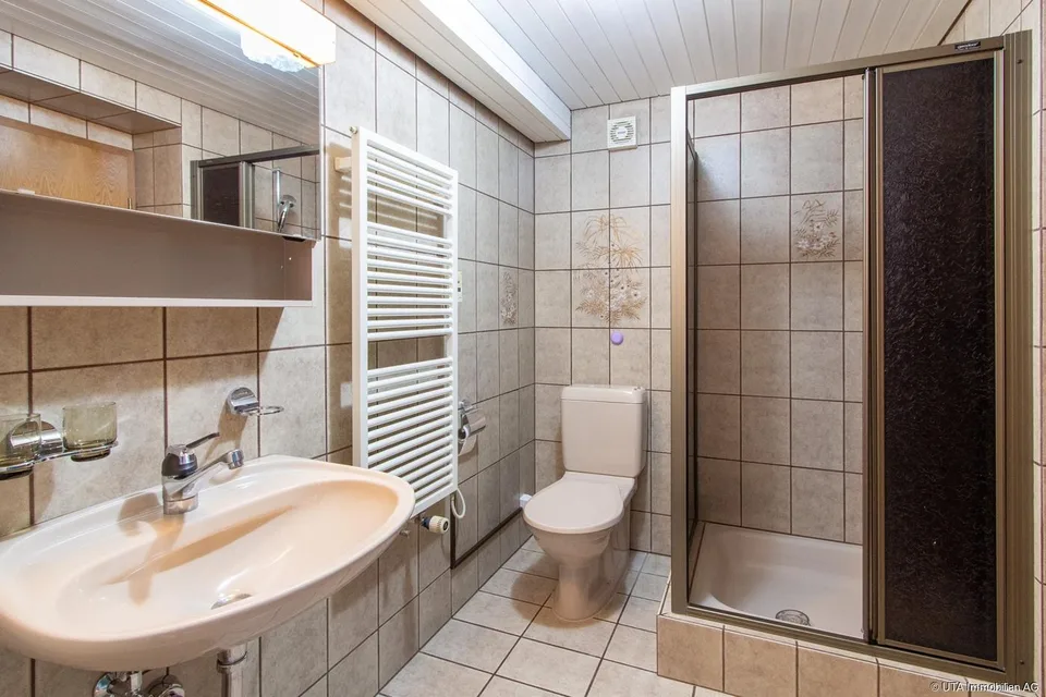Einfamilienhaus mit zwei Wohnungen, Scheune und vielseitigen Nutzungsm – Foto 7 von 23